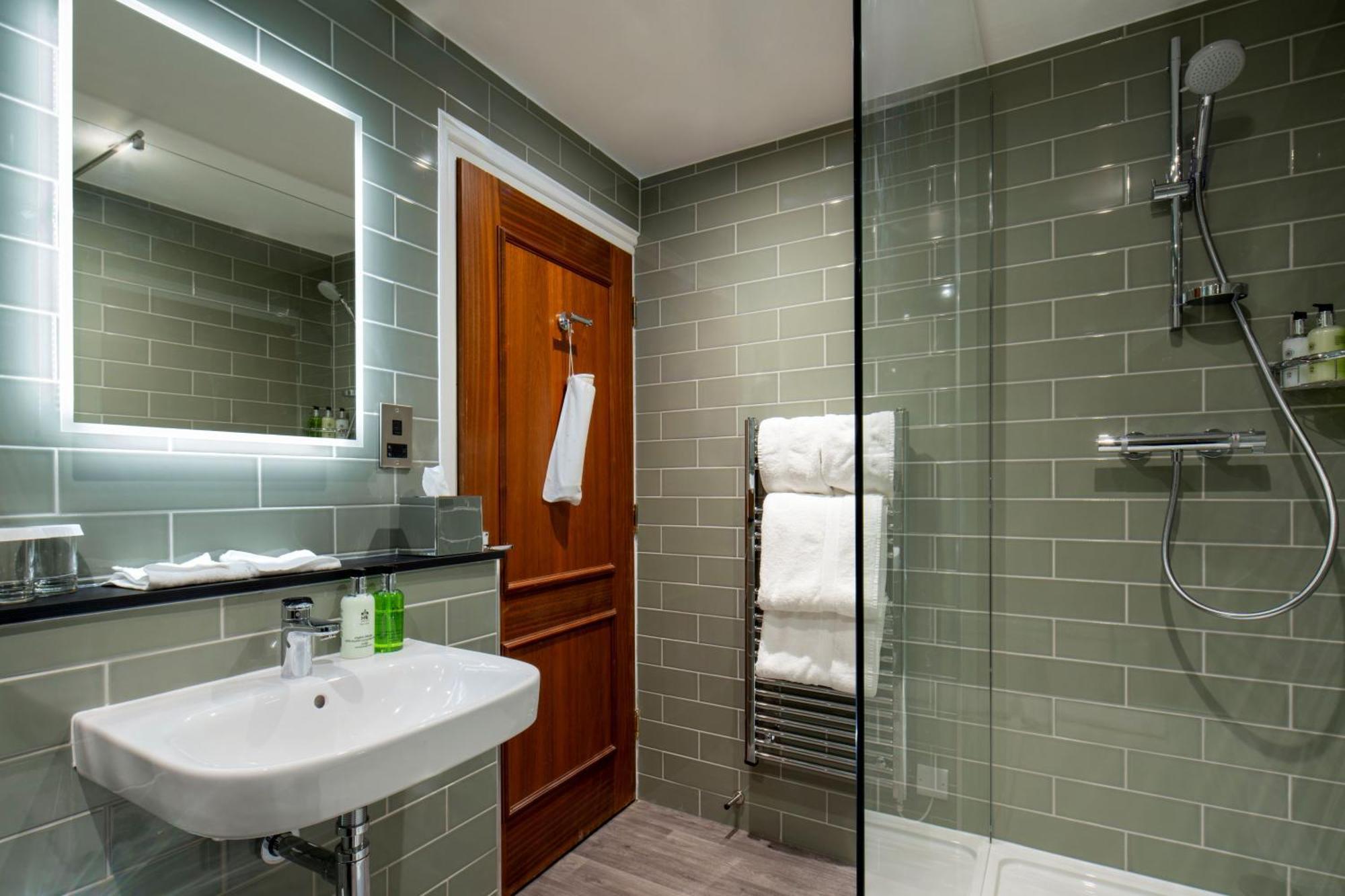 The Three Swans Hotel, Market Harborough, Leicestershire Экстерьер фото