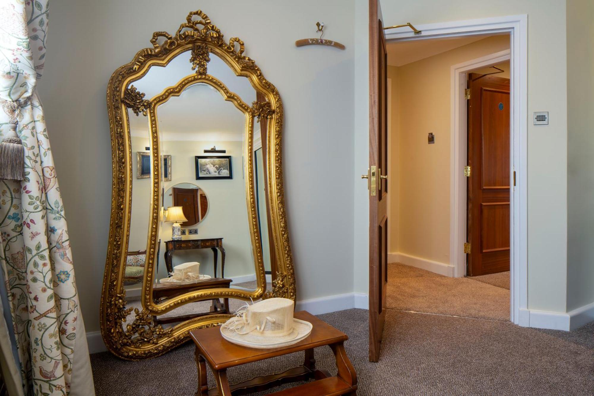 The Three Swans Hotel, Market Harborough, Leicestershire Экстерьер фото